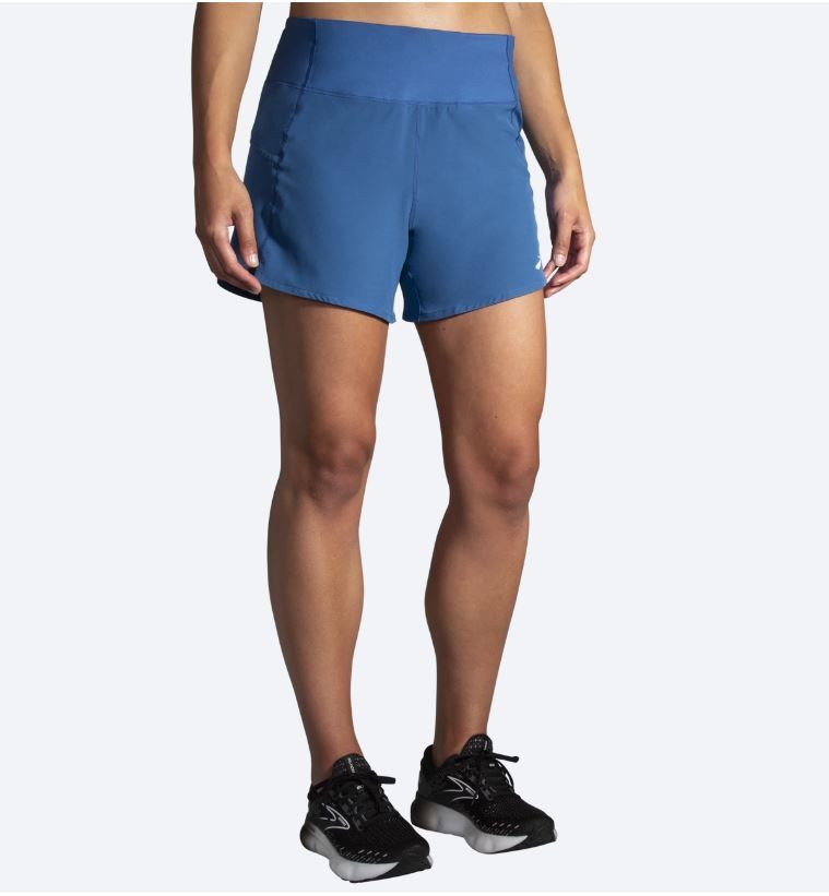 Brooks Women's Chaser 5" 2-in-1 Short - Ocean Drive | Running Bath - View #8